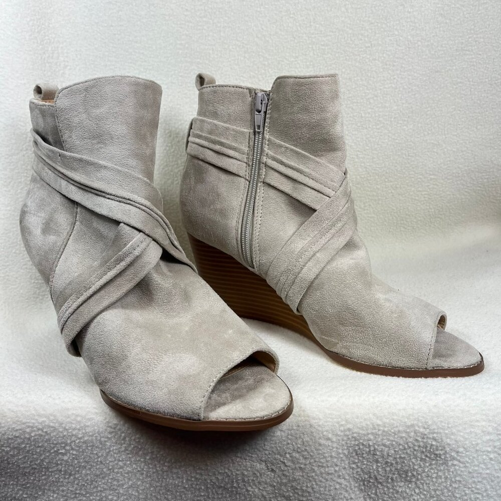 Very cute Open toe suede wedge beige side zip Shoes US Size 9.5